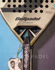 BULLPADEL VERTEX 04 WOMAN 2025 DELFI BREA Rough Racket Padel Original