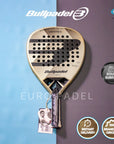 BULLPADEL VERTEX 04 WOMAN 2025 DELFI BREA Rough Racket Padel Original